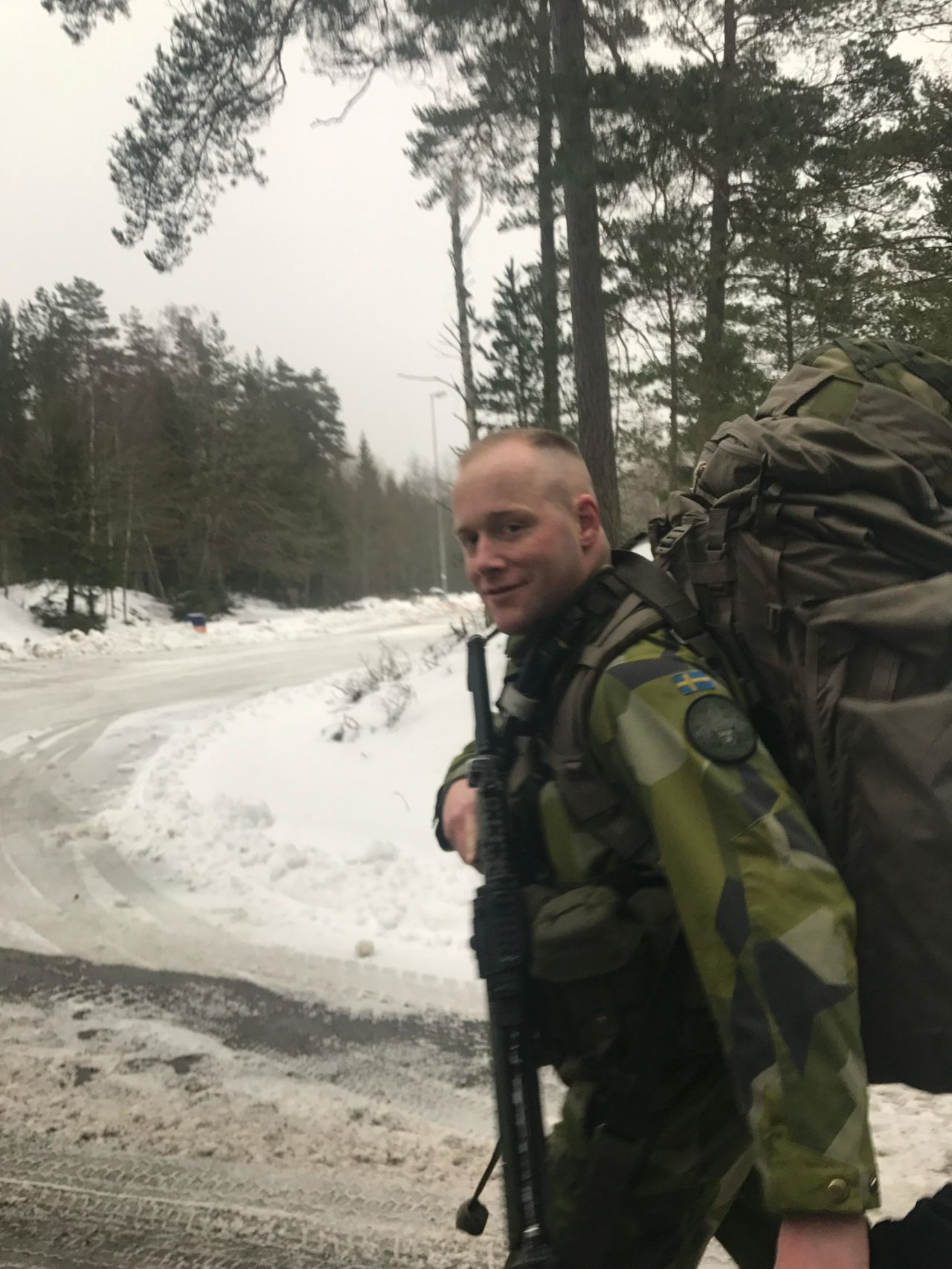 Niklas Lindahl in Swedish Armed Forces uniform with rifle and rucksack
